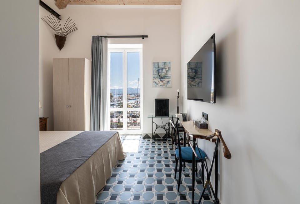 TV and multimedia, Photo of the whole room, Sea view