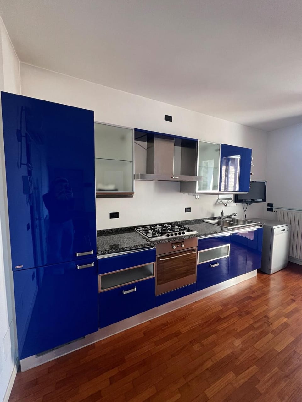 Kitchen or kitchenette, dishwasher, oven, stove