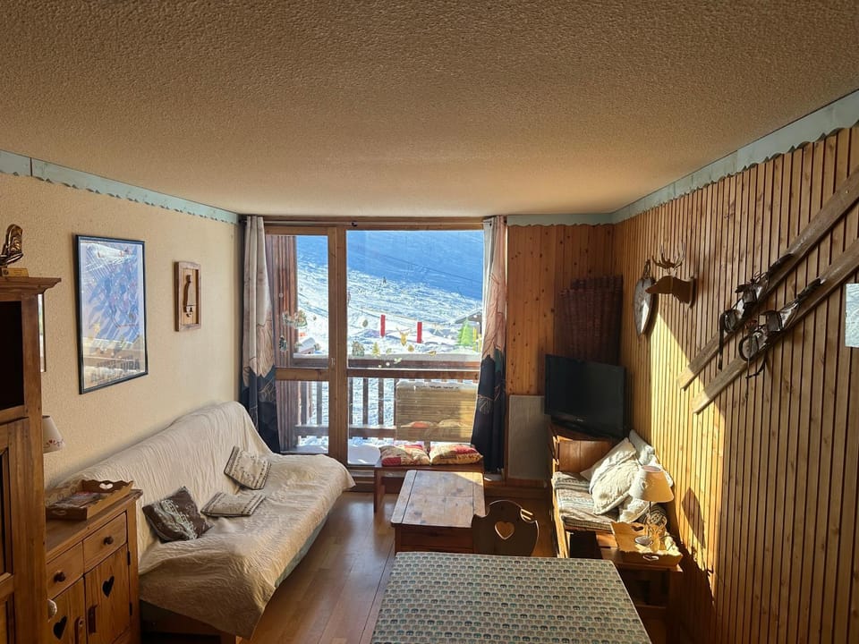Living room, Mountain view
