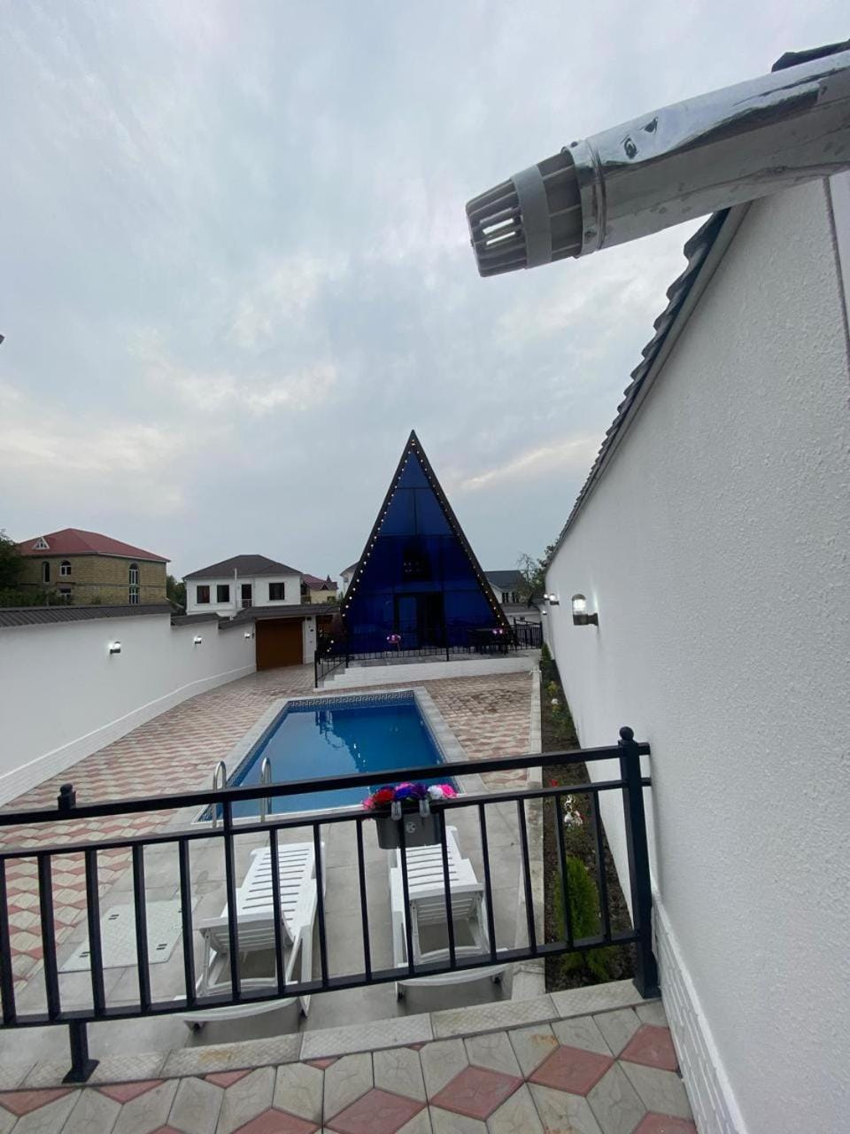 Property building, Day, Natural landscape, Pool view, Swimming pool