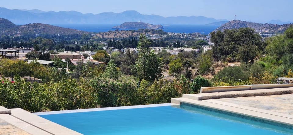 Day, Natural landscape, Pool view, Swimming pool