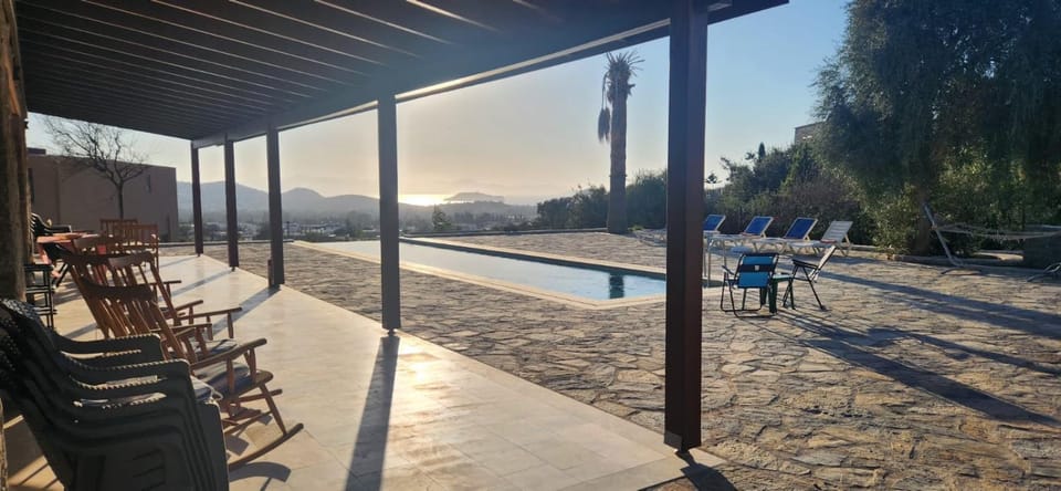 Day, Natural landscape, Balcony/Terrace, Swimming pool, sunbed