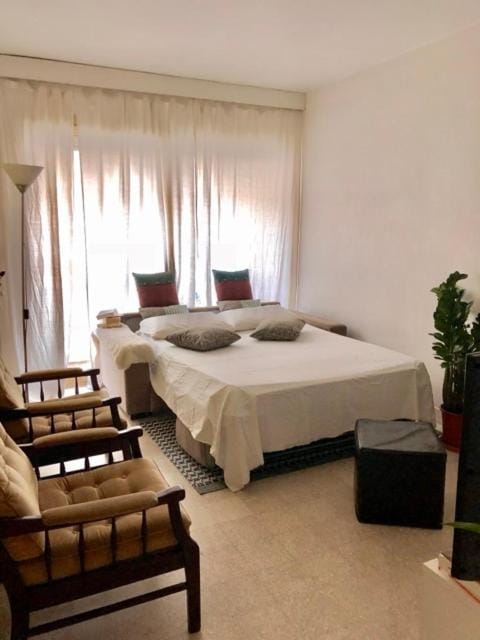 Bed, Living room