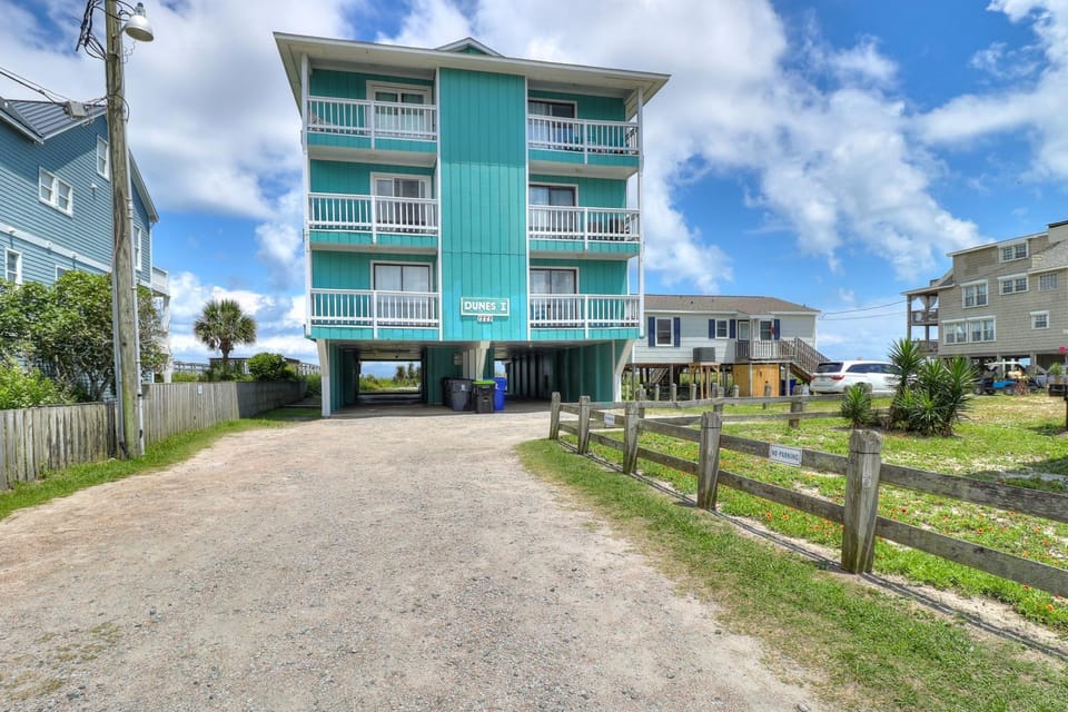 Dunes I A1 Seas The Day by Carolina Beach Realty Apartment in Carolina Beach