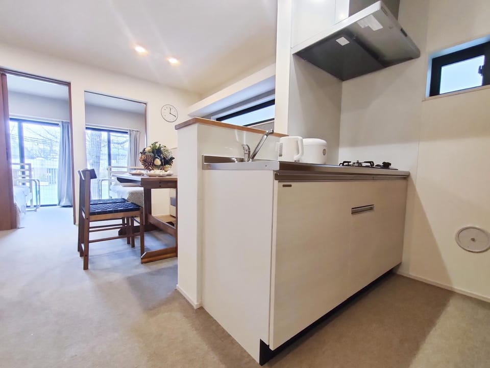 C2 Shibuya new hotel, 2 bedrooms and 1 living room, 7 mins to ST Max 6P 渋谷全新酒店 全新装修 两室一厅 交通中心 车站7分钟 最大6人 直达新宿 涉谷 表参道 品川 池袋 上野 代代木 银座 原宿 Apartment in Shibuya
