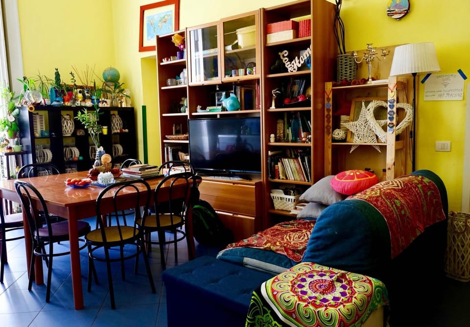 Bed-Letto-Cama in Shared Room Camera Condivisa Hostel in Naples