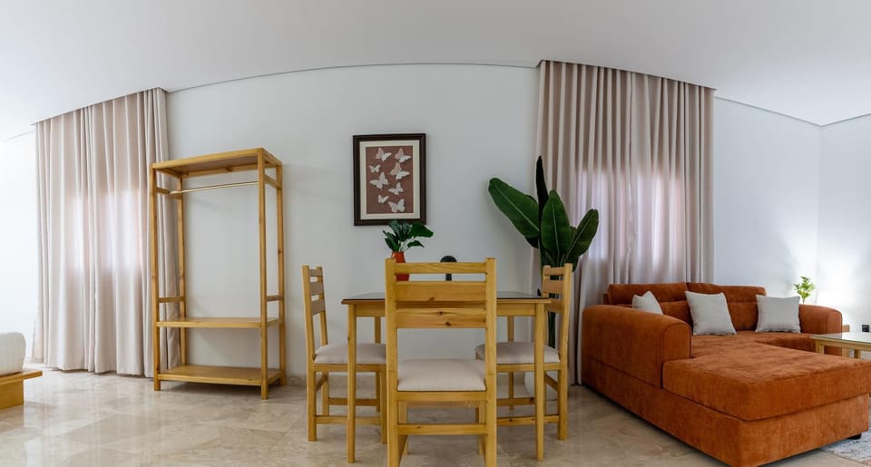 Living room, Photo of the whole room, Seating area, Dining area