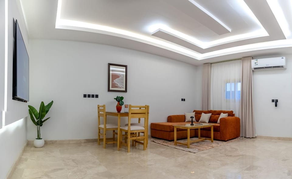 TV and multimedia, Living room, Seating area, Dining area, air conditioner