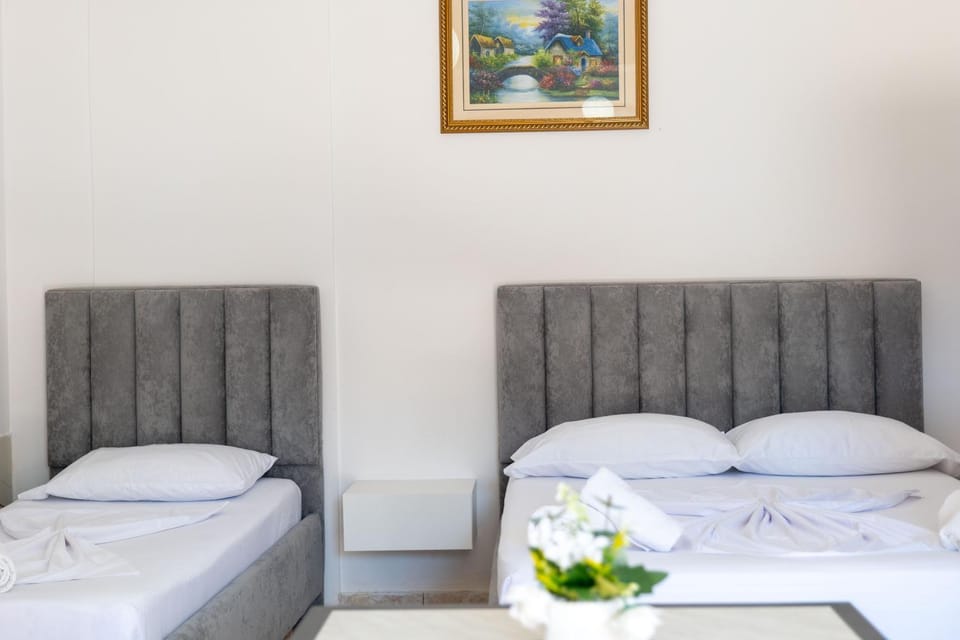 Bed, Photo of the whole room, Seating area, Bedroom, towels