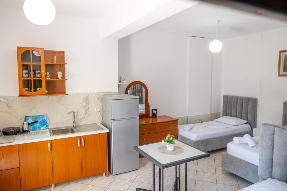 Bed, Kitchen or kitchenette, Photo of the whole room, Bedroom, towels