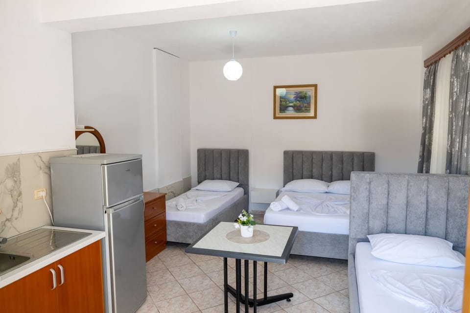 Bed, Kitchen or kitchenette, Living room, Photo of the whole room, Seating area, Bedroom, towels