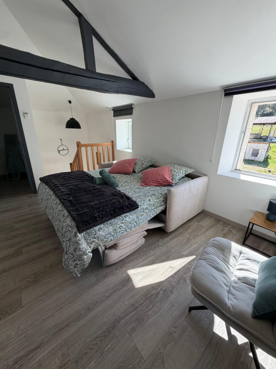 Bed, Living room