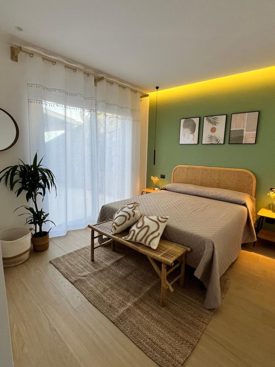 Bed, Photo of the whole room, Bedroom