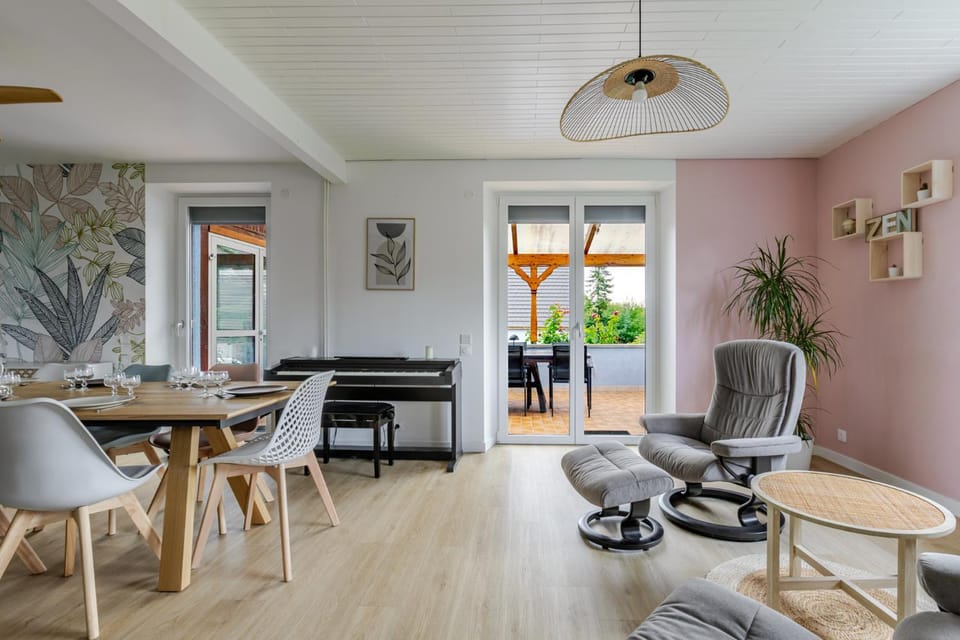 Living room, Seating area