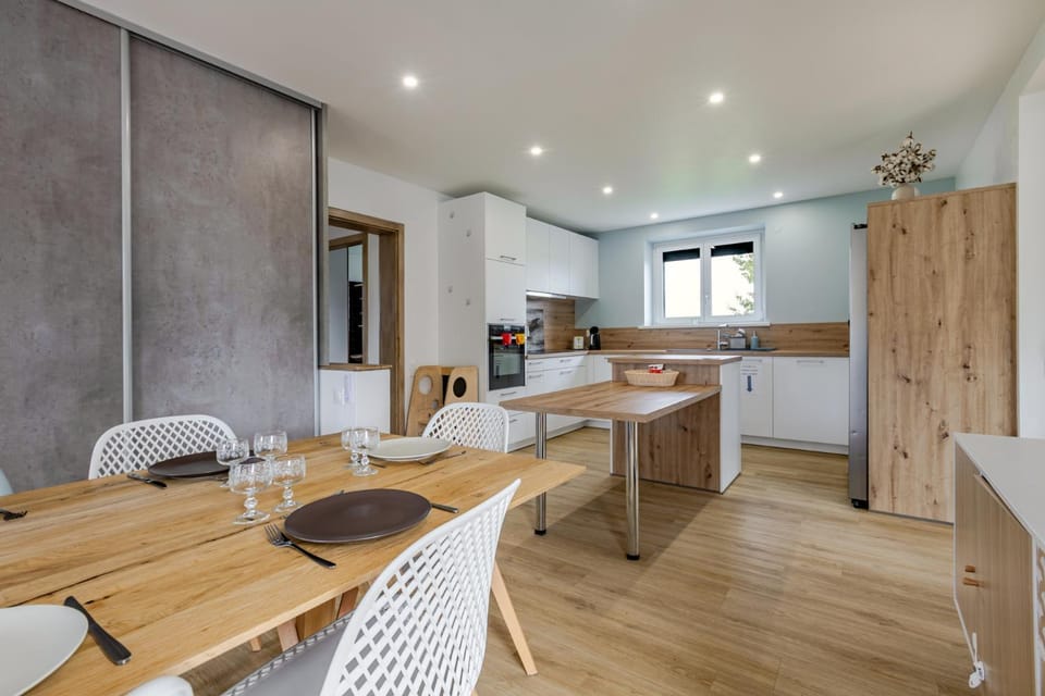 Dining area, Meals, kitchen
