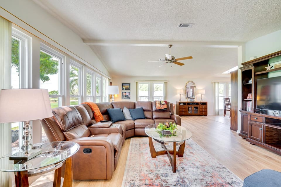 Golf-Front Hilltop Cottage in The Villages! House in Lady Lake