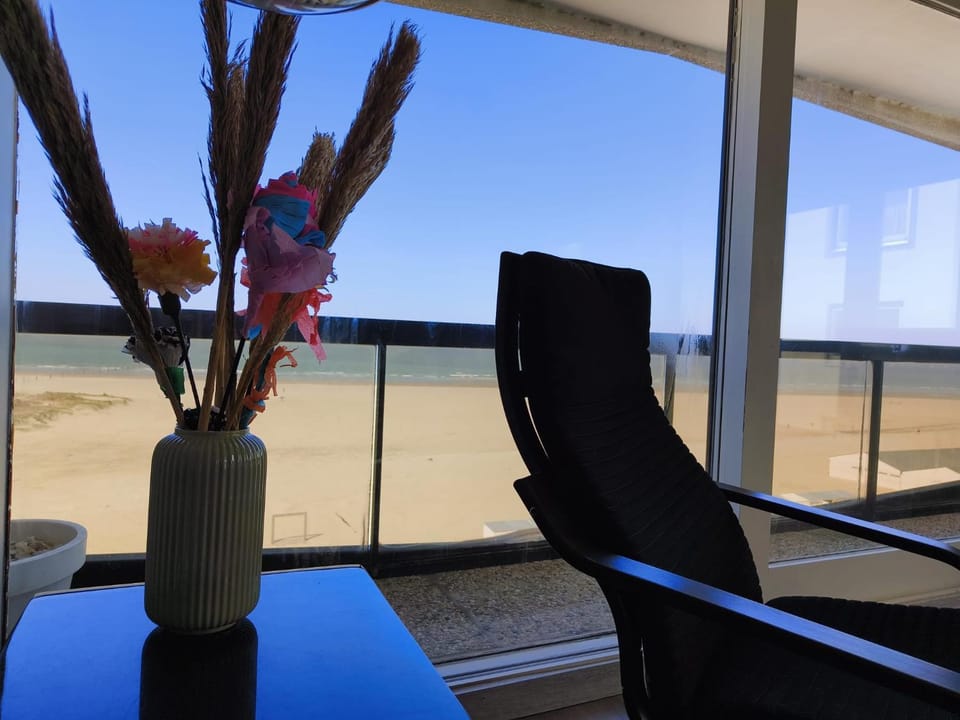 Natural landscape, Living room, Seating area