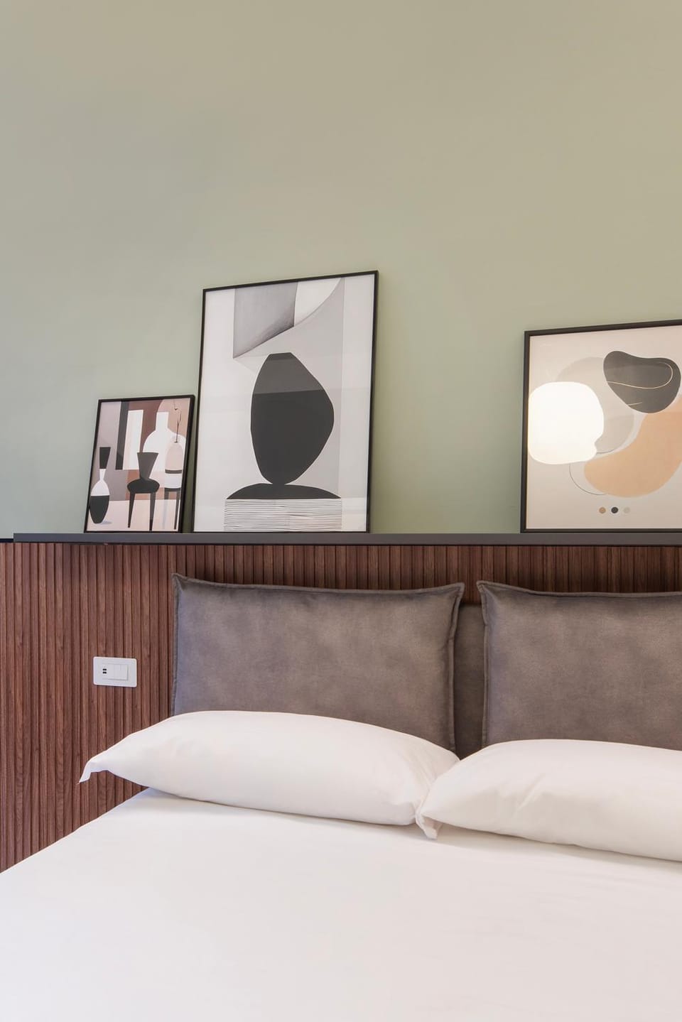 Bed, Decorative detail, Bedroom