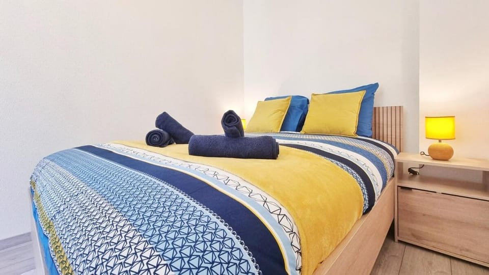 Bed, Bedroom