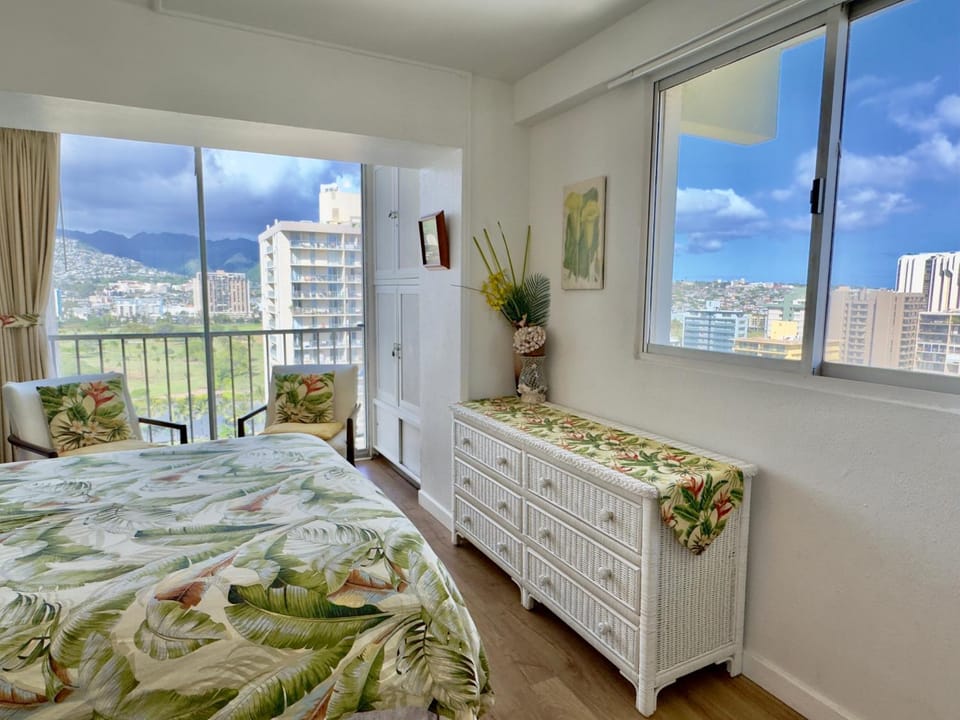 Natural landscape, View (from property/room), Seating area, Bedroom