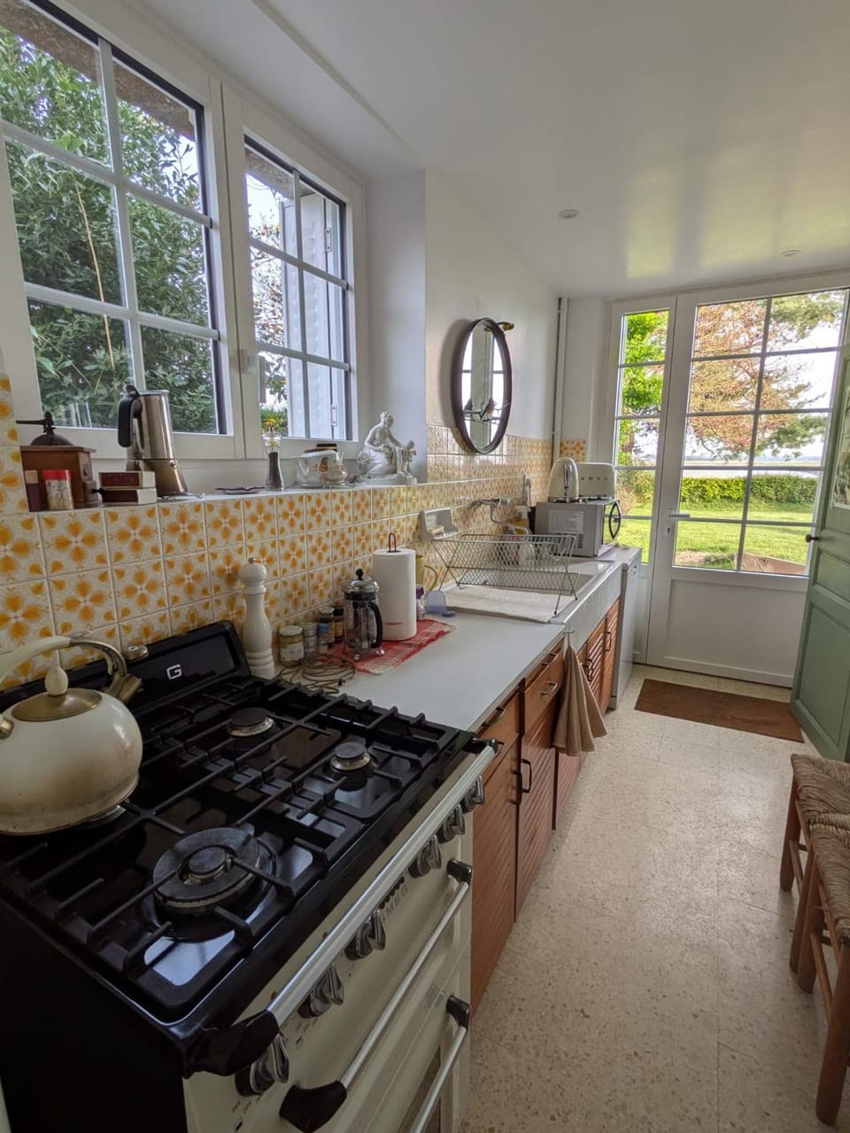 Kitchen or kitchenette, dishwasher, stove, toaster