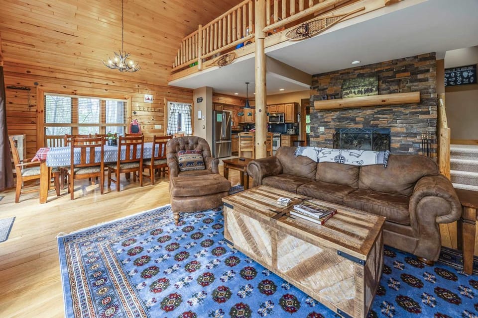 Living room, Seating area, Dining area