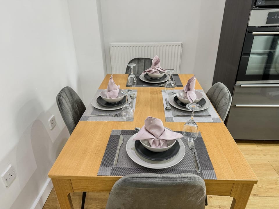 Seating area, Dining area