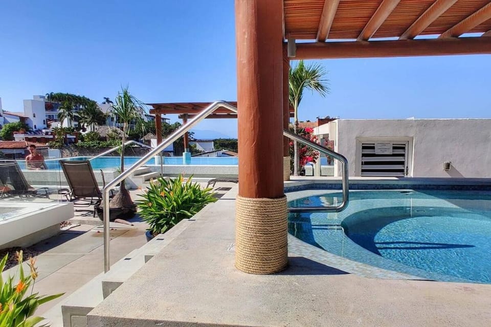 Hot Tub, Swimming pool