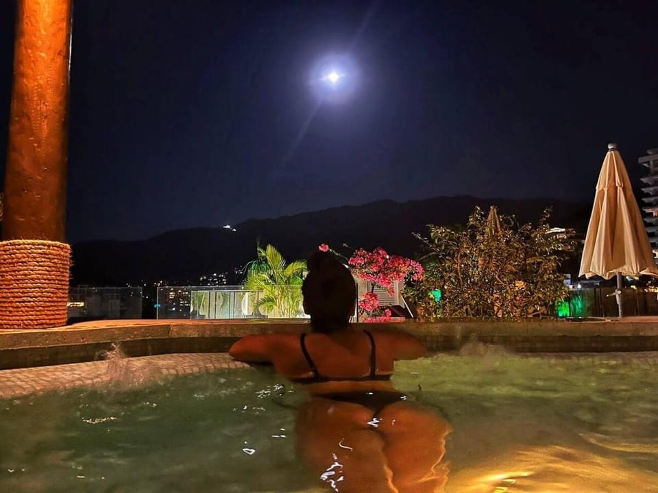 Hot Tub, Swimming pool