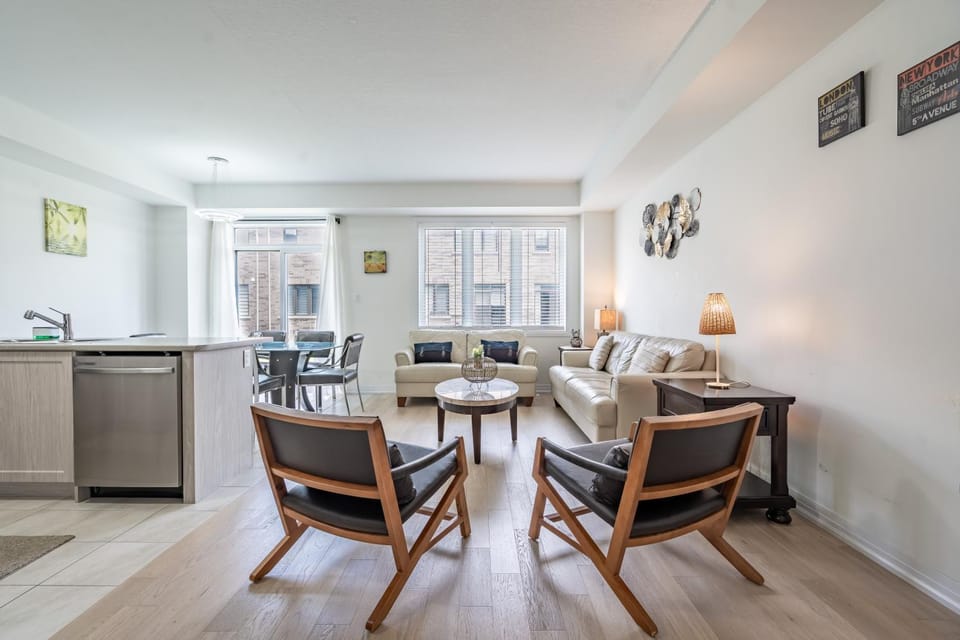 Communal lounge/ TV room, TV and multimedia, Living room, Family