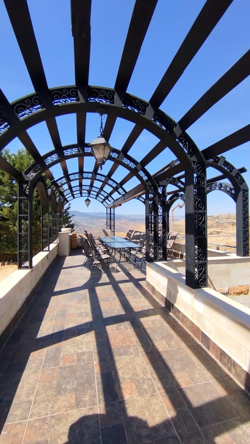 قصر تل الرمان Villa in Africa