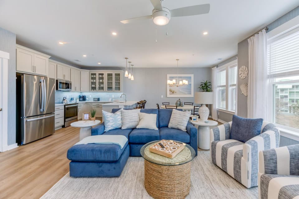 Kitchen or kitchenette, Living room, Seating area, Dining area, fireplace, oven, pet friendly