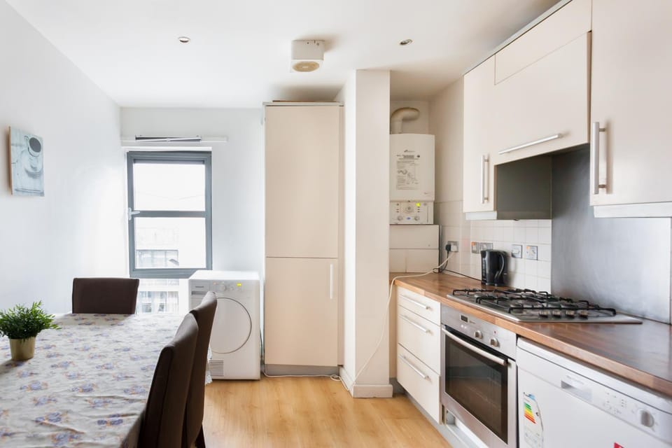 Kitchen or kitchenette, Dining area, dishwasher, oven, stove