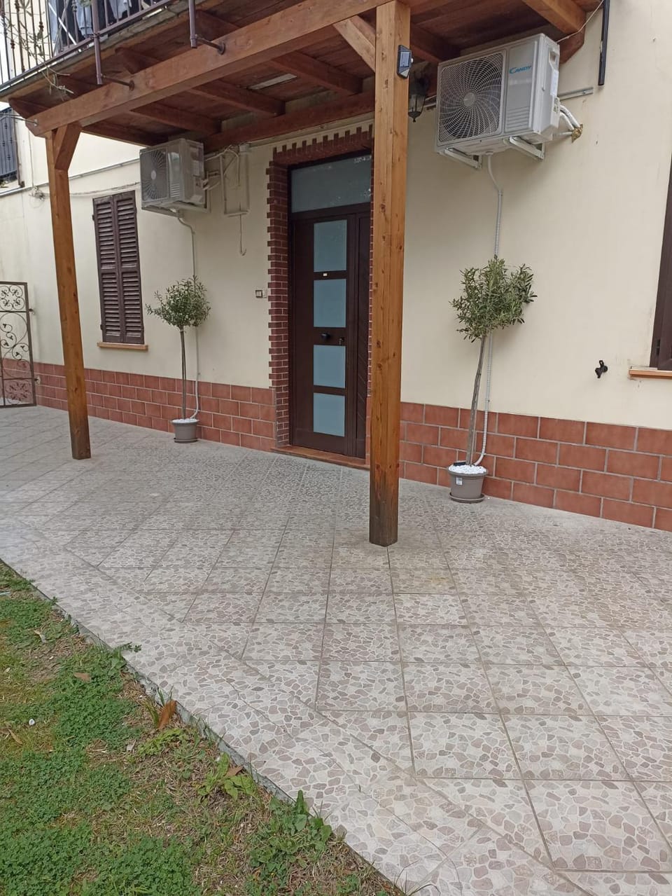 Facade/entrance