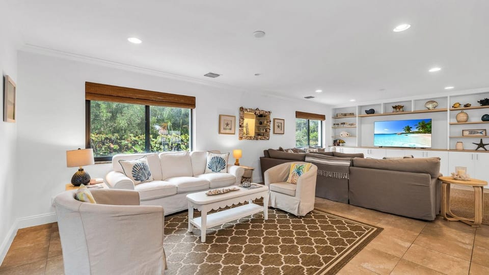 Designer Beachside Serenity Steps to the Beach! Apartment in Juno Beach