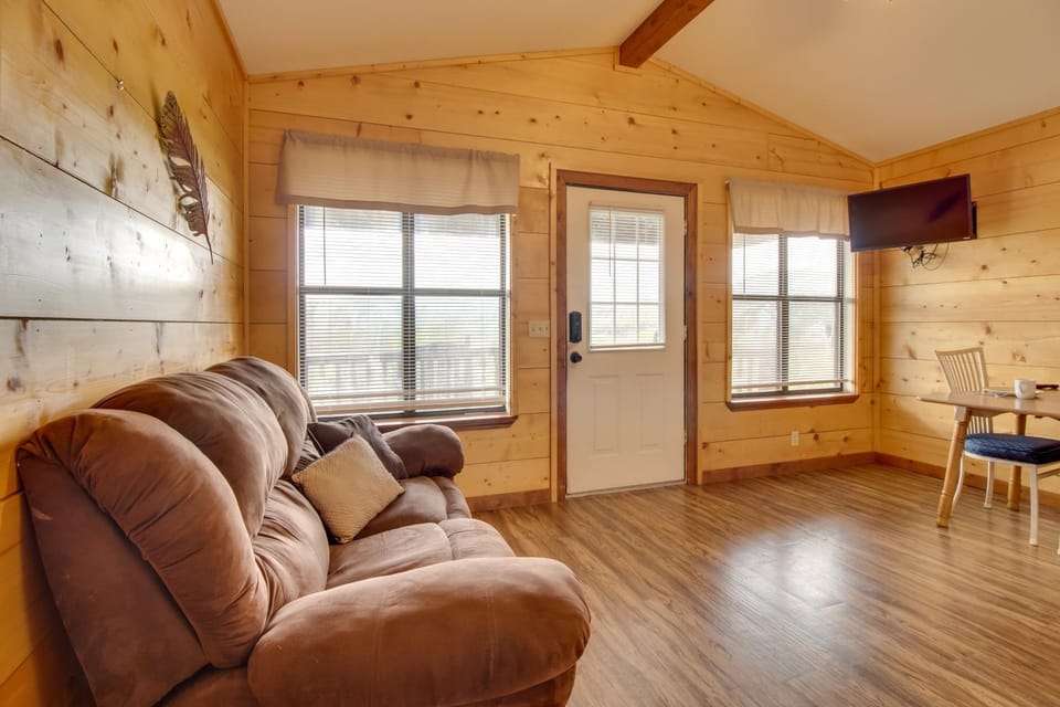 Mtn-View Porch: Arkansas Cabin Near White River Cabin in Arkansas