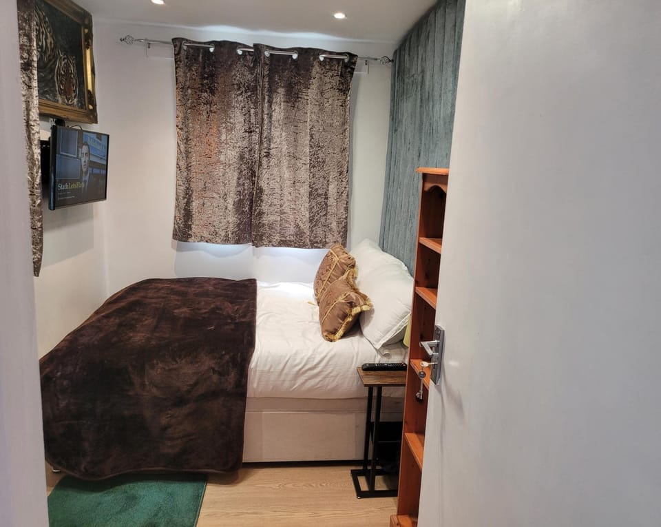 Sweet mini 1 bedroom flat-sleeps up to 2 guest Apartment in Grays