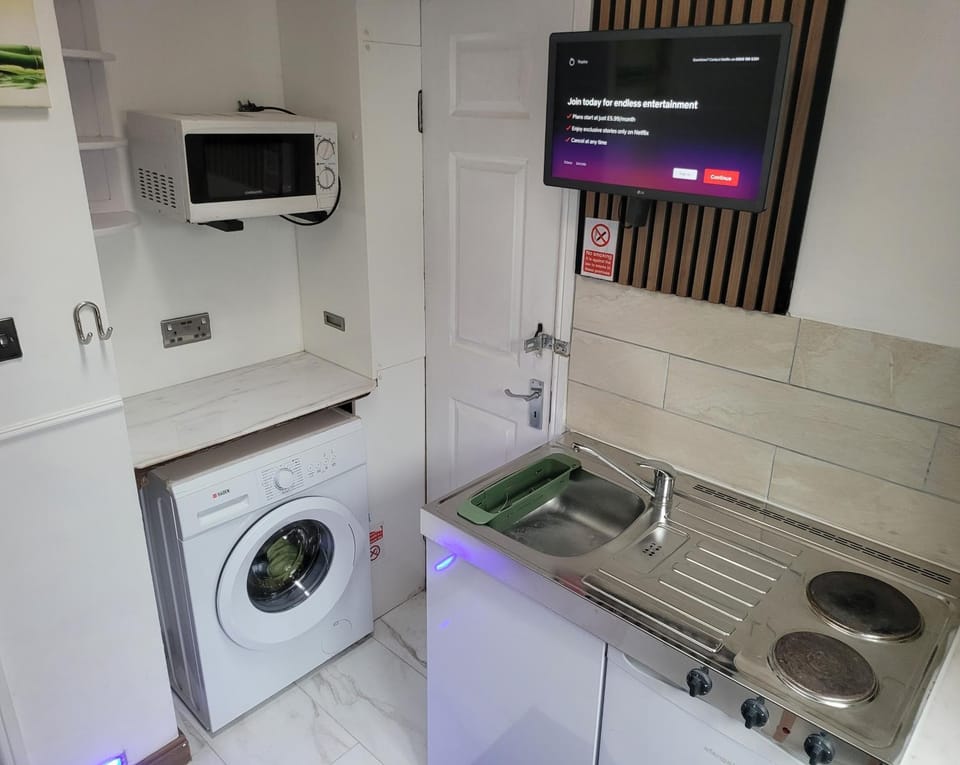 Sweet mini 1 bedroom flat-sleeps up to 2 guest Apartment in Grays