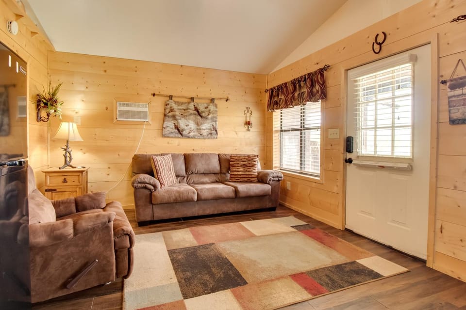 Cabin Getaway in Mountain View w/ Porch + Grill Cabin in Arkansas