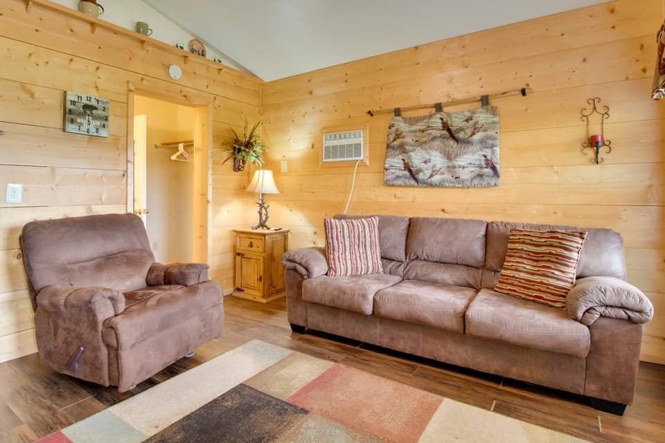 Cabin Getaway in Mountain View w/ Porch + Grill Cabin in Arkansas