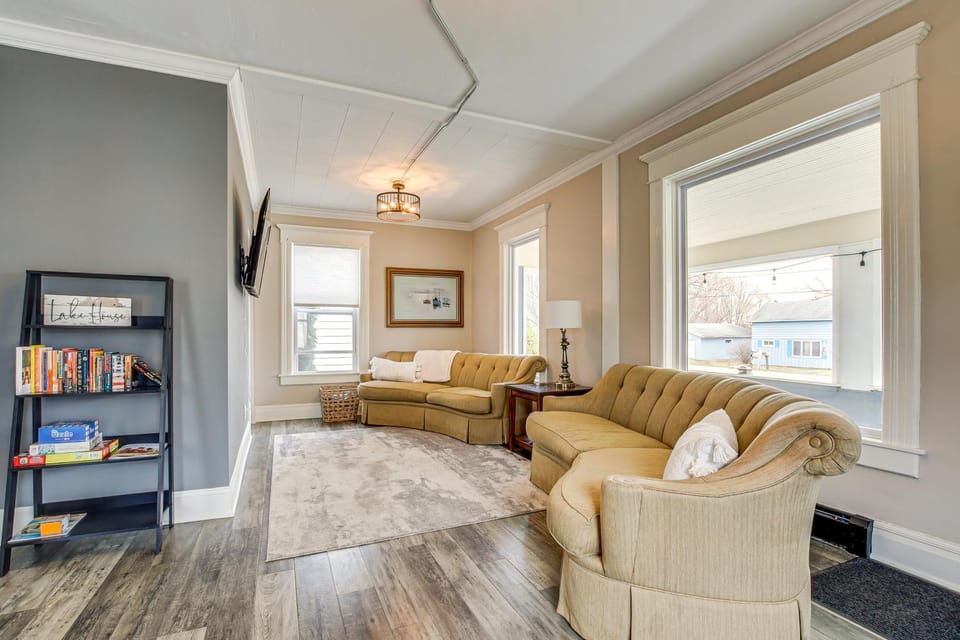 Walk to Dtwn Green Lake: Peaceful Getaway w/ Porch House in Green Lake