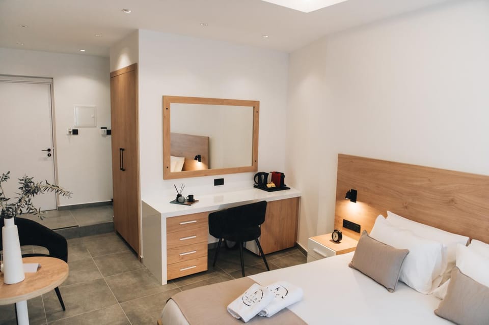 Bed, Coffee/tea facilities, Photo of the whole room, Seating area, Bedroom, towels