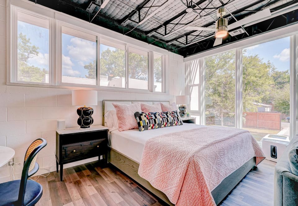 1BR Studio 3 mins University of OK #Cha Bed and Breakfast in Norman