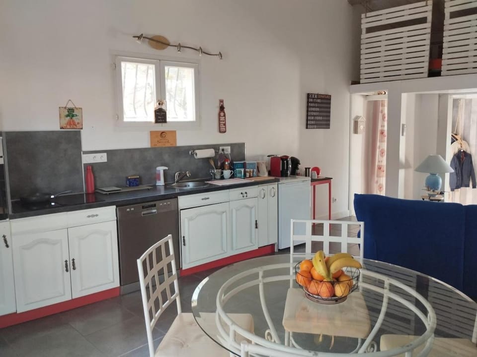 Maison bord rivière avec vue House in Nouvelle-Aquitaine