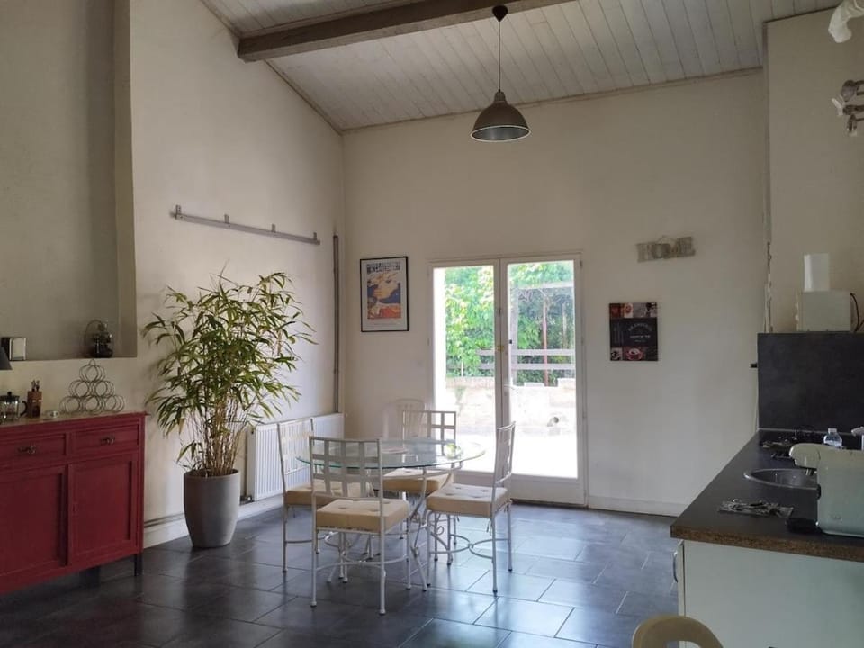 Maison bord rivière avec vue House in Nouvelle-Aquitaine