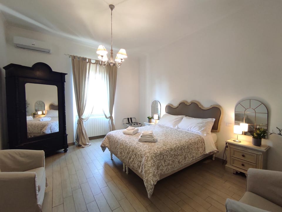 Bedroom, wardrobe, air conditioner