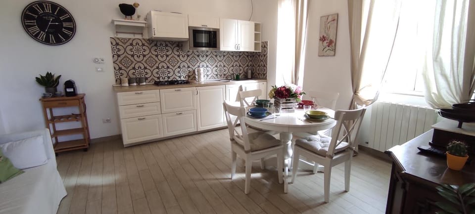 Kitchen or kitchenette, Living room, Dining area, microwave, air conditioner