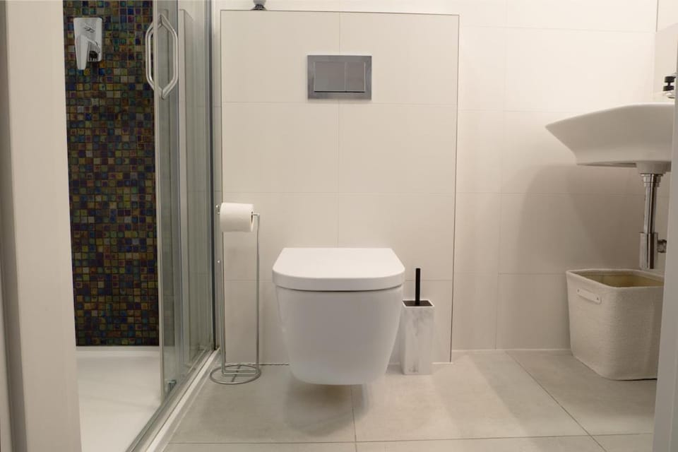 Toilet, Bathroom