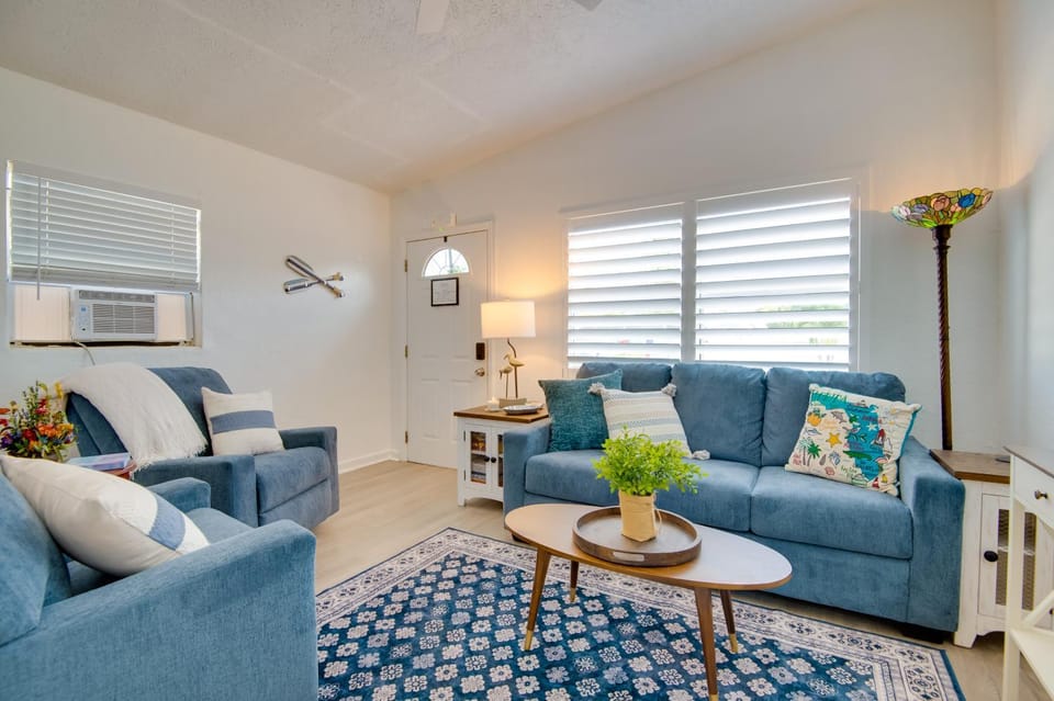 Dogs Welcome, Steps to Beach: Cocoa Beach Retreat! Apartment in Cocoa Beach