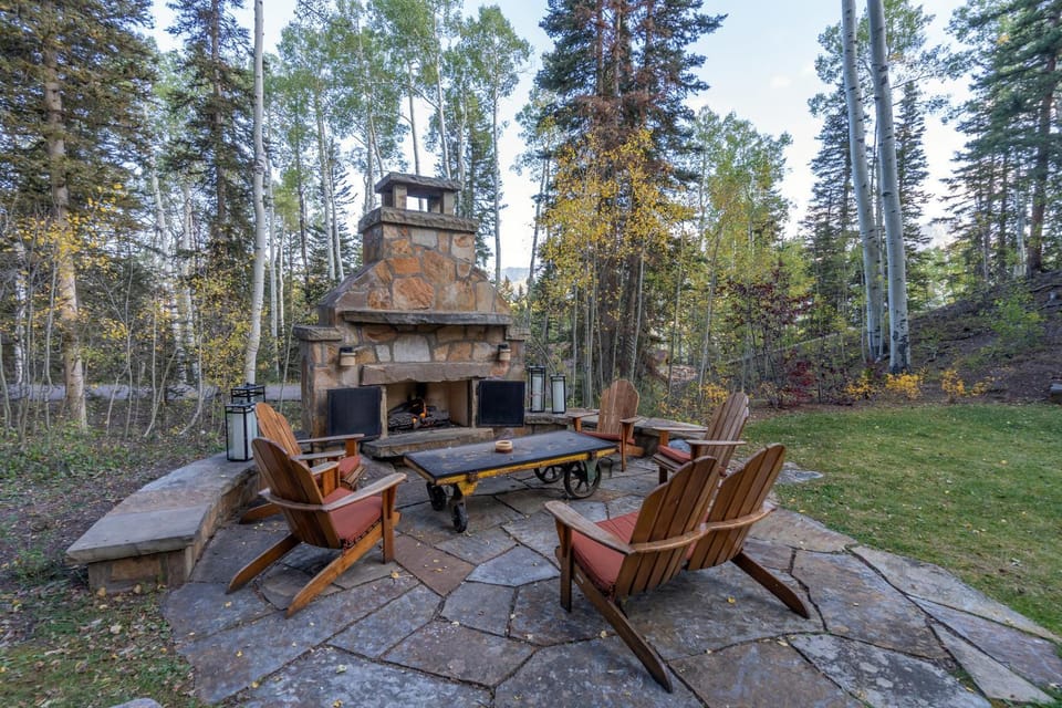Alpenglow by Exceptional Stays Chalet in Mountain Village